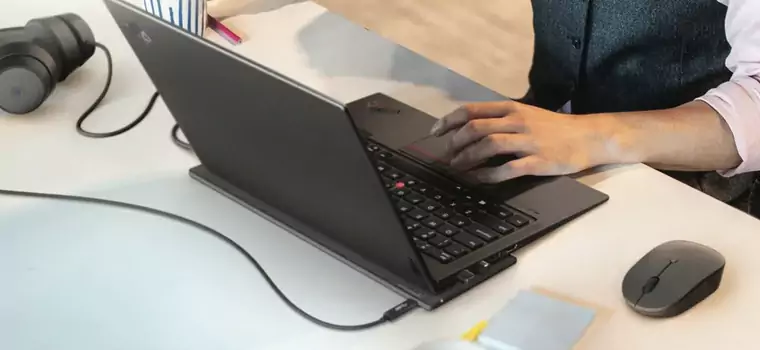 Lenovo prezentuje bezprzewodową ładowarkę do laptopów