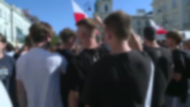 Protest Młodzieży Wszechpolskiej. Narodowcy spalili tęczową flagę
