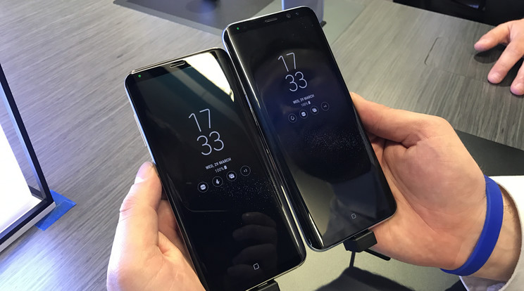 Így néz ki a Samsung két legújabb csúcskészüléke, a Galaxy S8 (balra) és az S8+ (jobbra) /Fotó: Virág Dániel