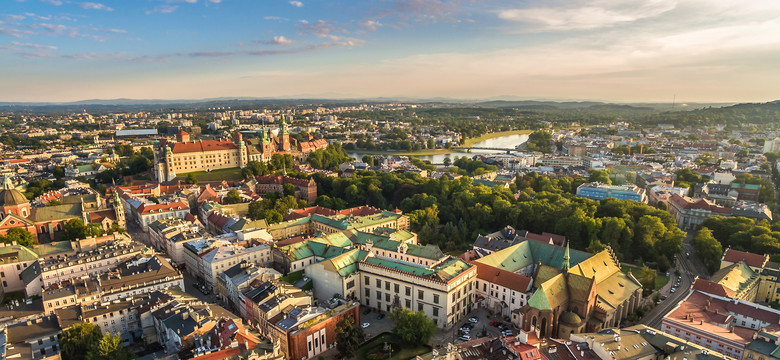 Kraków staje się "zieloną wyspą" bez smogu, ale mieszkańców miasta trują sąsiedzi