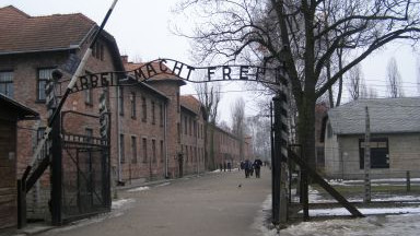 Kontrowersje wokół hasła Holokaust w Wikipedii. Trzech redaktorów wykluczonych z dalszych prac