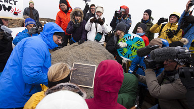 Islandczycy pożegnali lodowiec Okjokull. "To wielki symboliczny moment"