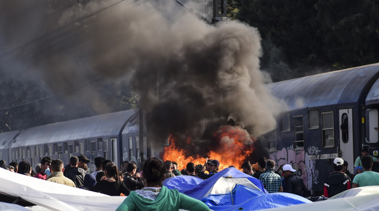 Gyújtogatással tiltakoztak a migránsok Híosz szigetén /Illusztráció: AFP