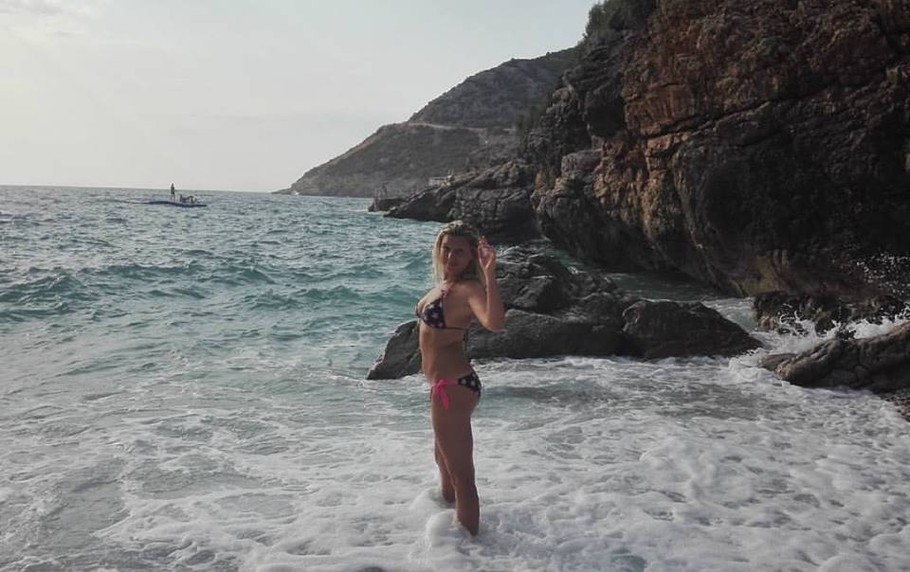 Marija Janković na letovanju