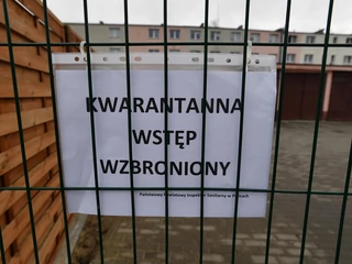 Z internatu szkoły w Policach do szpitala w Szczecinie trafiły trzy osoby w związku z podejrzeniem u nich zakażenia koronawirusem. Wychowankowie wraz z wychowawcami zostali objęci kwarantanną