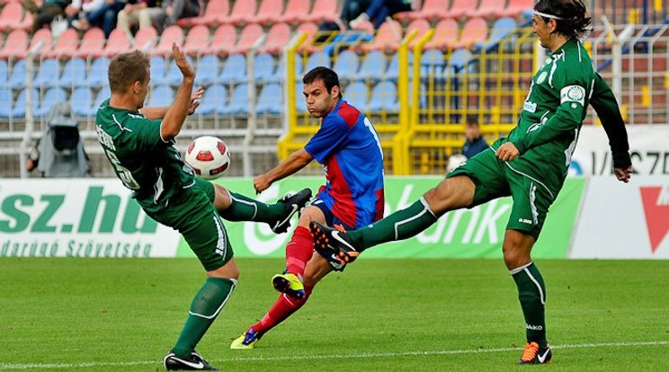 Nikolicsot (középen) Székesfehérváron is ünnepelték /Fotó: Facebook/Videoton FC