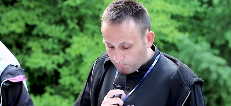 Ks. Jakub Bartczak nagrywa teledysk w odpowiedzi na “Kler”