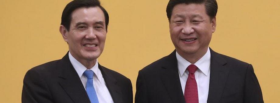 Chiński prezydent Xi Jinping (P) z przywódcą Tajwanu Ma Ying-jeou