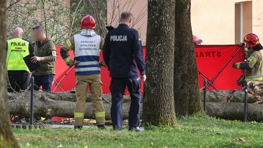 Policjant opisał zachowanie księdza na miejscu tragedii w Rabce-Zdroju. "Wykrzyczał groźby"