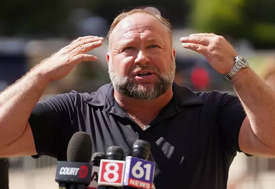 Głosił teorie spiskowe. Alex Jones musi zapłacić 965 mln dol. odszkodowania