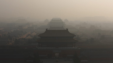 Chiny: smogowy alert na północy, pozamykane fabryki i szkoły