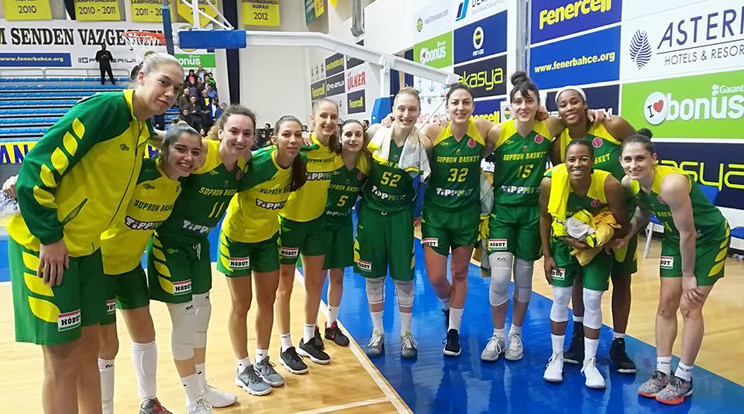 A Sopron női kosárcsapata 78-72-
re nyert a Fenerbahce otthonában /Fo­tó: gyesev.com