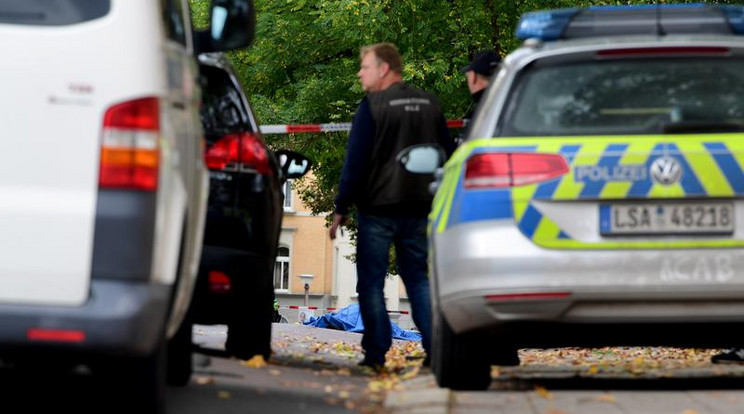 Lövöldözés volt szerdán a németországi Halle városában, a helyi rendőrség első adatai szerint ketten meghaltak.  / Fotó: MTI/AP/Jens Meyer