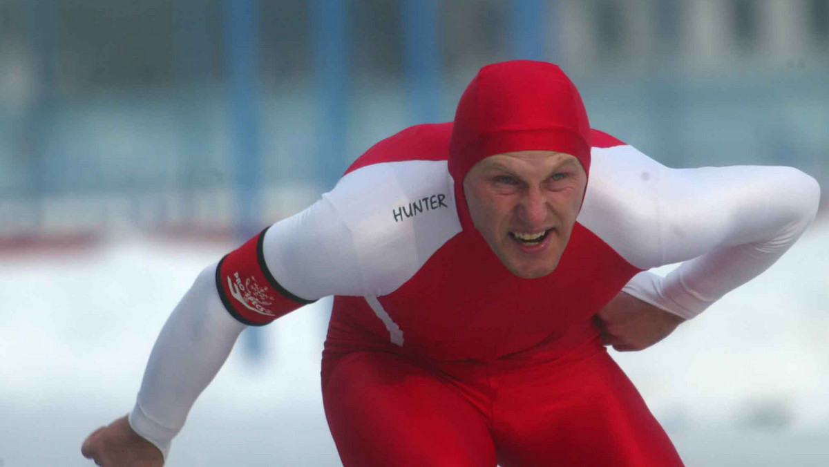 Zanim sercami polskich kibiców zawładnął Adam Małysz, wyciągając przy okazji z dołka skoki narciarskie, nasz kraj mógł mieć innego bohatera. Przed Zimowymi Igrzyskami Olimpijskimi w Lillehammer w 1994 roku wielkie nadzieje na medal swoimi występami rozbudził Jaromir Radke, który przebojem wdarł się do elity w łyżwiarstwie szybkim. Gdyby w Norwegii stanął na podium, pewnie dziś w Polsce stałby już kryty tor dla panczenistów, a na koncie tej dyscypliny byłoby zdecydowanie więcej medali. Niestety...