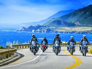 Jedną z największych atrakcji kalifornijskiej eskapady jest przejazd autostradą Pacific Coast Highway, która ma ponad 1000 km długości i wije się nad Oceanem Spokojnym 