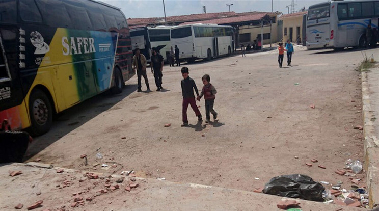 Buszok mellett robbantottak /Fotó: AFP