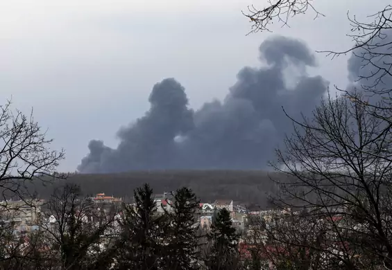 Atak rakietowy we Lwowie. Słychać "ryk płomieni"