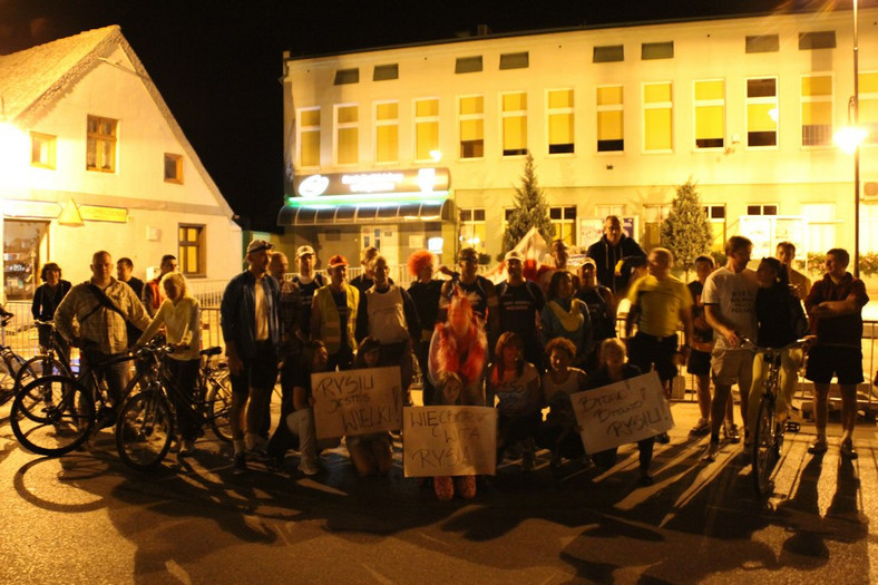 Kolejna grupa znajomych w Więcborku, fot. TKKF Wodnik Więcbork