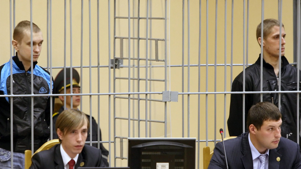 Matka Uładzisłaua Kawalioua, który został w środę skazany na karę śmierci za współudział w zamachu z 11 kwietnia w mińskim metrze, złożyła w kancelarii prezydenta Alaksandra Łukaszenki wniosek o jego ułaskawienie - podały białoruskie media.