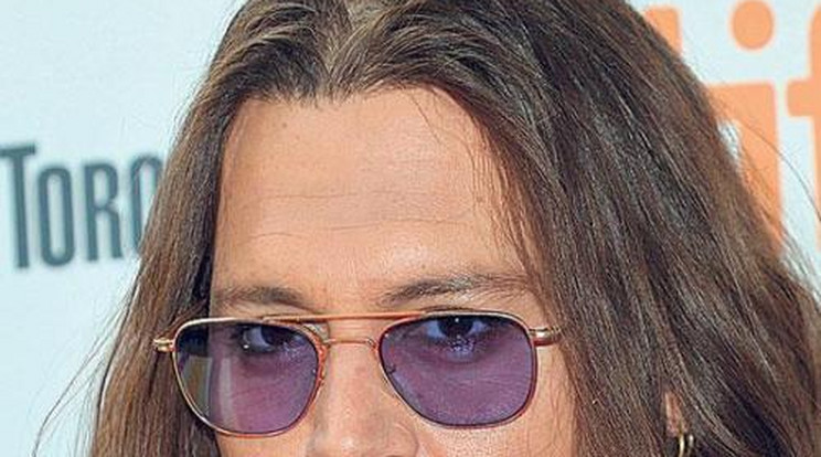 Johnny Depp-pel szakított barátnője, és leszbi lett