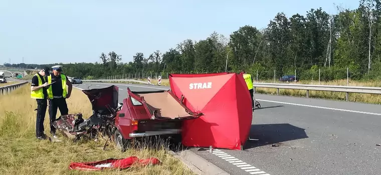 Jechał "maluchem" pod prąd ekspresówką. Skończyło się tragedią