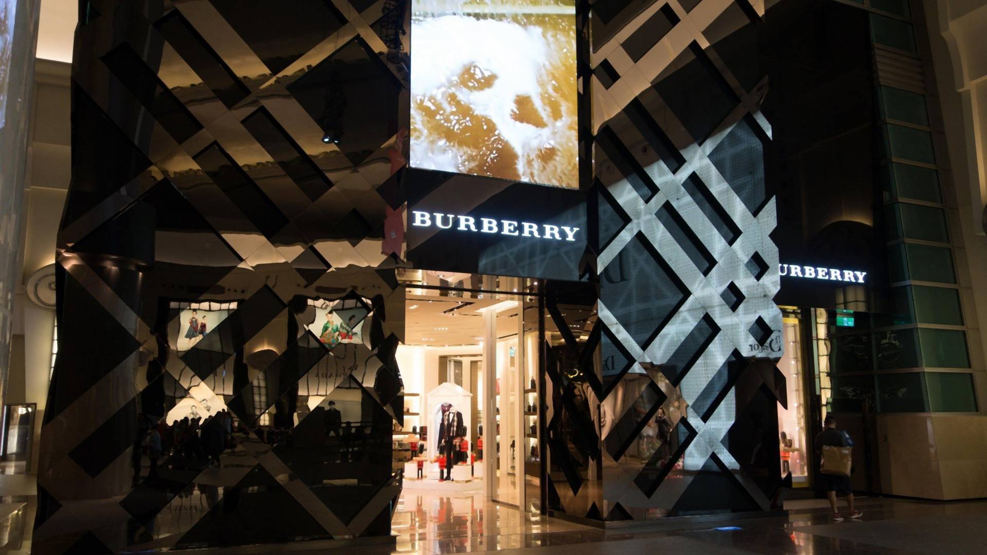 Novi logo modne kuće Burberry jasno šalje poruku - očekujte neočekivano