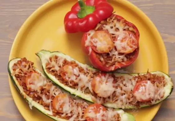 Faszerowana cukinia i papryka – Trendy Lunch z pomidorami