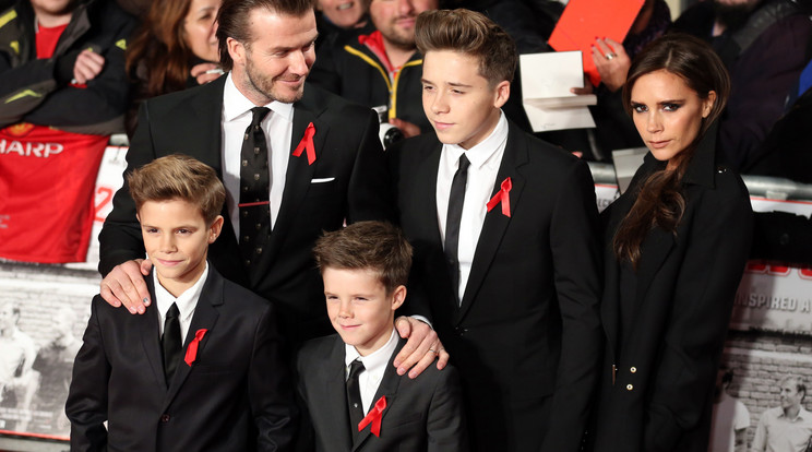 A Beckham család: David, Brooklyn, Victoria, Romeo és Cruz - csak a kicsi Harper hiányzik a képről / Fotó: Northfoto