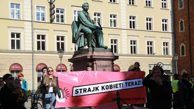 Wrocławska manifa odbyła się pod hasłem "Strajk kobiet teraz!"