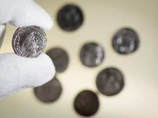 Rzymskie denary - już cesarz Neron zdecydował się na potajemne zmniejszanie ilości kruszcu w monetach