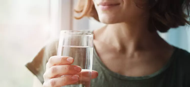 Pijąc odpowiednią ilość wody, żyjemy dłużej i starzejemy się wolniej. Wynika z badań NIH