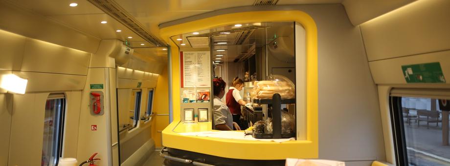 Część gastronomiczna w pociągu Pendolino