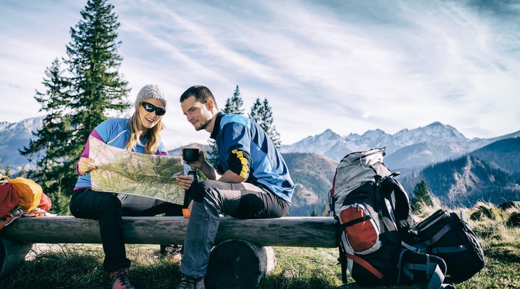 Mindig legyen
 nálunk hagyo-
mányos térkép, 
hiszen a tech-
nikai eszközök 
olykor csődöt 
mondhatnak / Fotó: Shutterstock