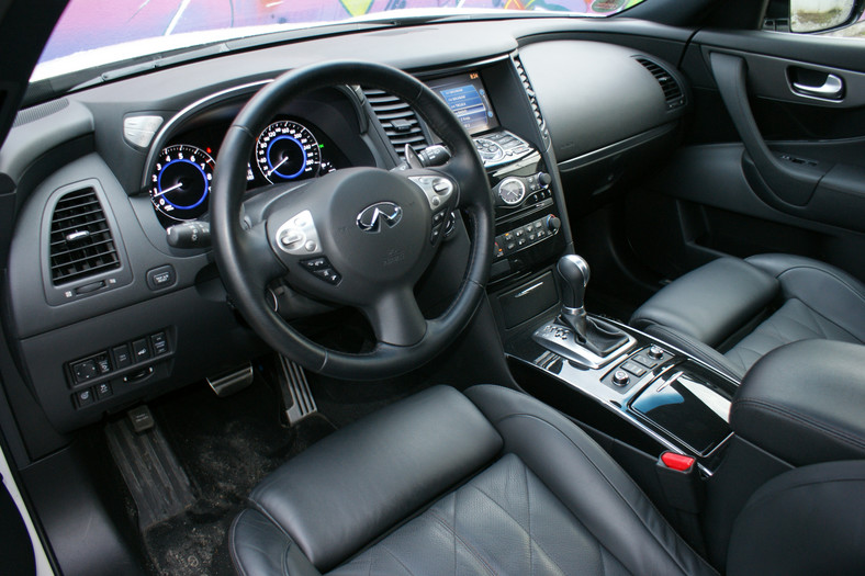 Infiniti QX70 S