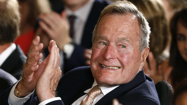 Bush senior skończył 90 lat i znowu skoczył ze spadochronem