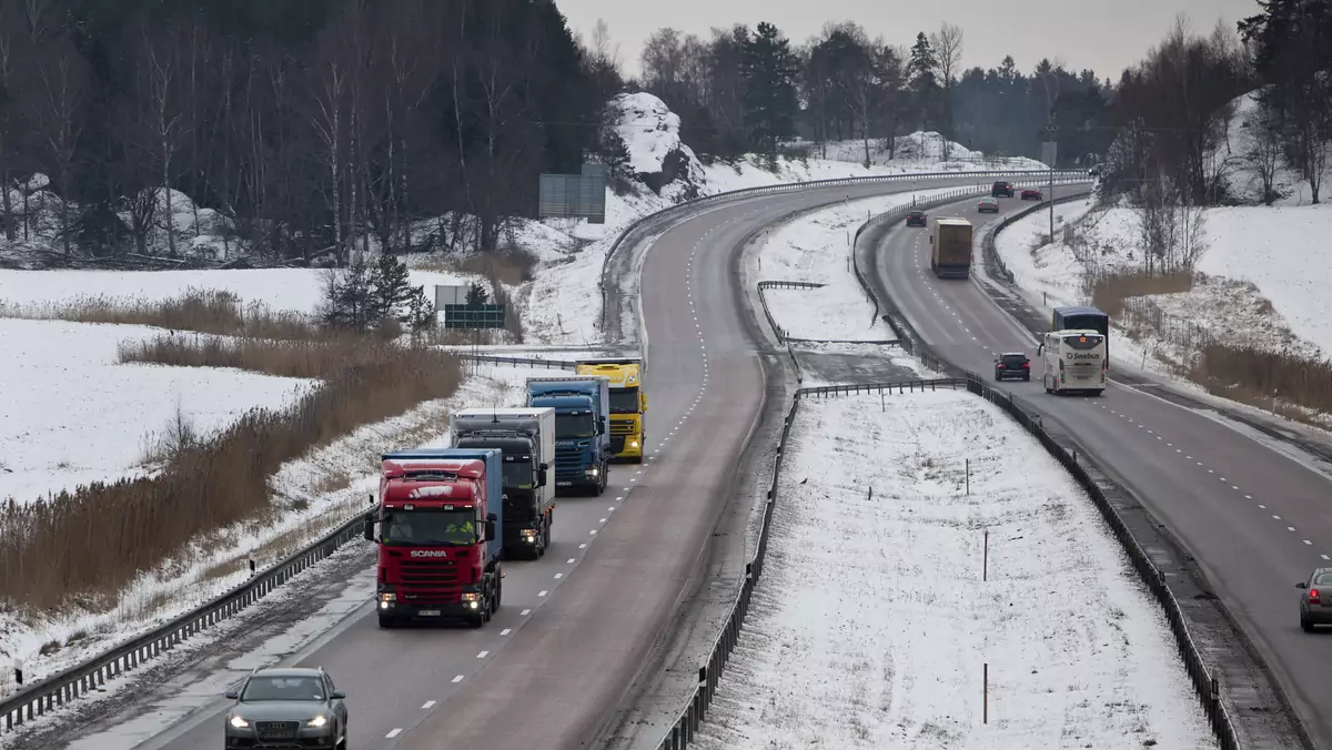 Konwoje automatycznych ciężarówek można już spotkać w Holandii