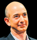 JEFF BEZOS, 16 lat temu zrewolucjonizował handel uruchamiając Amazon, obecnie największy internetowy sklep świata. Dziś paliwem napędzającym zapoczątkowane przez niego zmiany stały się smartfony BLOOMBERG