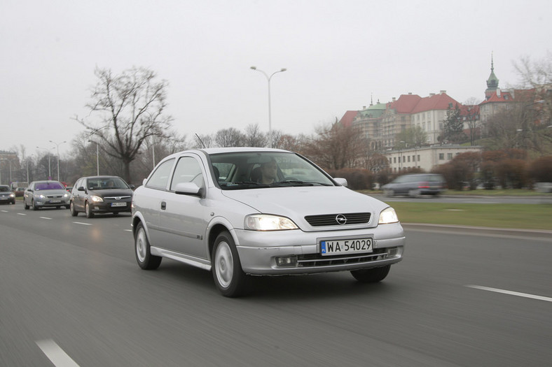 Opel Astra II na polskich drogach: ujawniamy jego wady oraz zalety