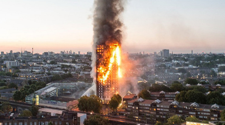 Grenfell Towerben pusztító tűz tombolt /Fotó: MTI