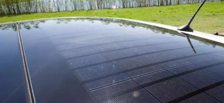 Audi będzie powiększać zasięg samochodów dzięki słonecznym dachom