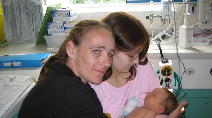 Tressa (jobbra) még tinédzserként, édesanyjával és babájával 2006-ban/Fotó:Facebook