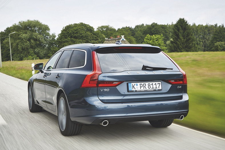 Volvo V90 D4