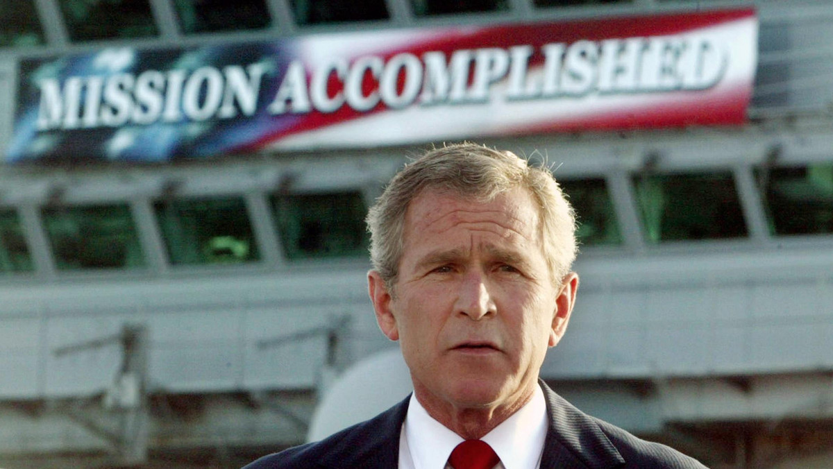 Były prezydent Stanów Zjednoczonych George W. Bush bronił decyzji swojej administracji w związku z wojną w Afganistanie, mówiąc w wywiadzie dla CNN, że niektórzy sojusznicy NATO, którzy wysłali swoich żołnierzy w rejon konfliktu, "okazali się niechętni do walki". Mówiąc o inwazji na Irak, Bush ocenił, że kraj ten "będzie siłą napędową dla transformacji na Bliskim Wschodzie".