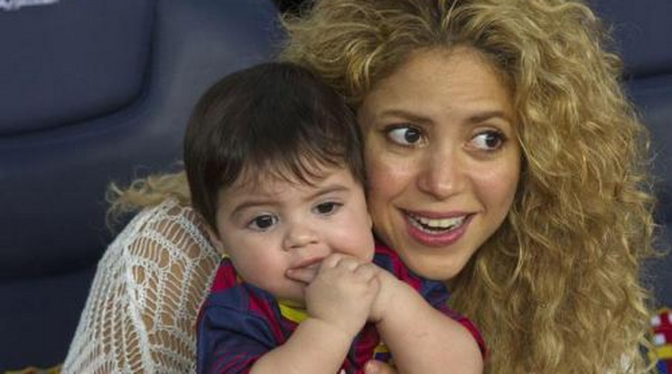 Shakira olvasni tanítja a kisfiát - videó!