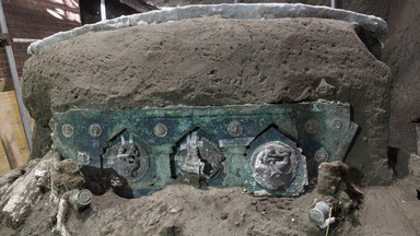 Niesamowite odkrycie w Pompejach. Odkopano świetnie zachowany wóz paradny