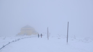 Trudne warunki w Karkonoszach. Nawet 2 m śniegu
