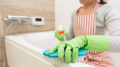 Jak zrobić odkażający płyn do czyszczenia - dwa przepisy. Dzięki nim pozbędziesz się z domu pleśni i bakterii