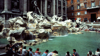 450 euro kary za kąpiel w rzymskiej fontannie di Trevi