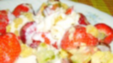 Zapiekany deser truskawkowo-rabarbarowy