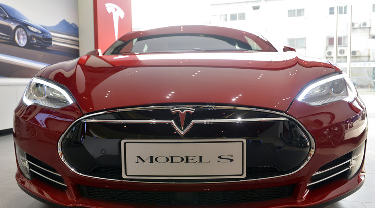 Megnyílhat az első itthon Tesla kereskedés /Fotó: AFP